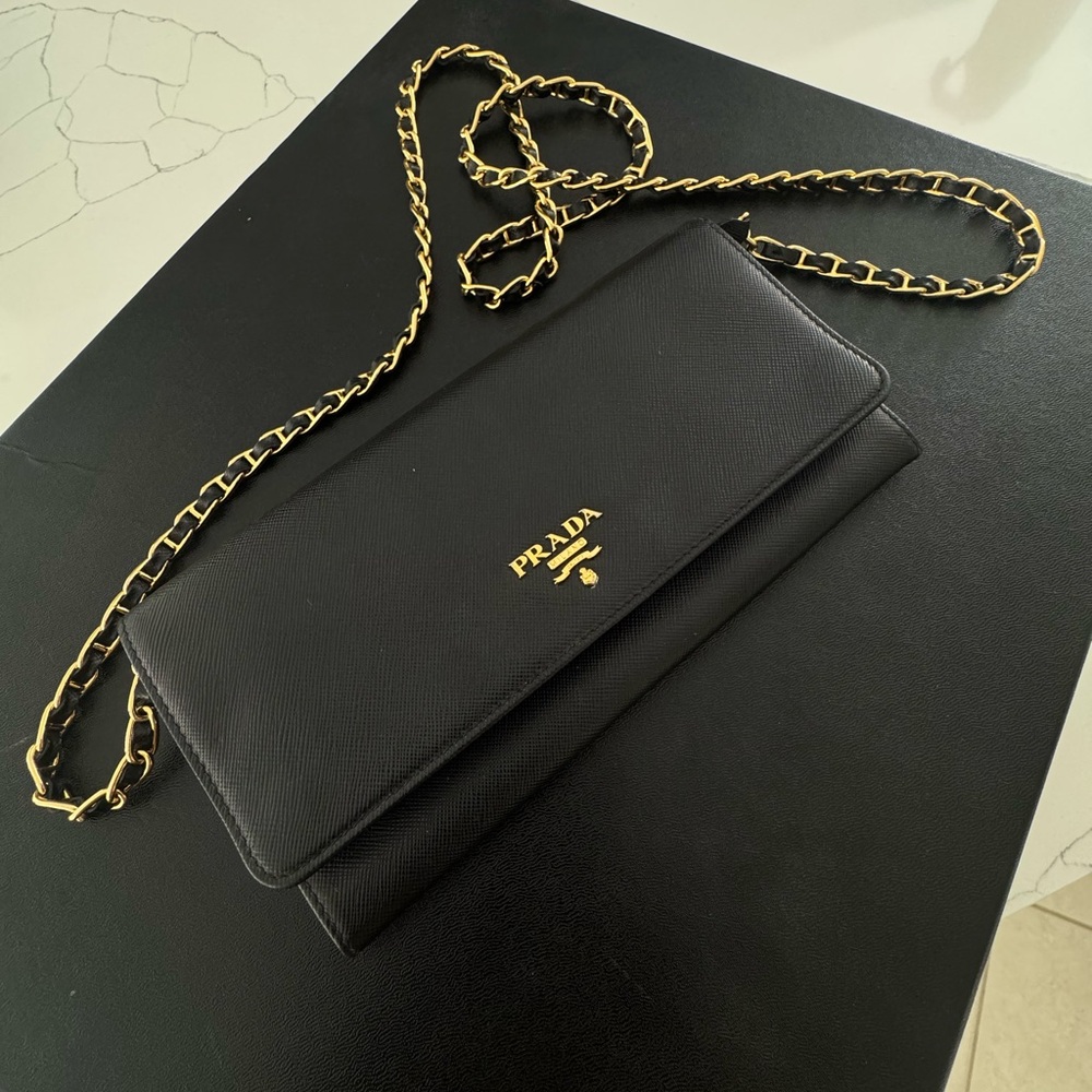 Classic clutch-wallet with gold chain Prada!